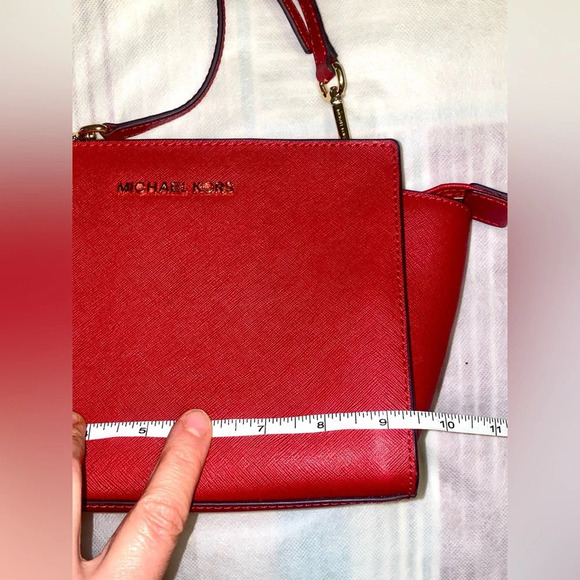 Cute 🥰 red 🥰 Michael Kors bag - Picture 3 of 7
